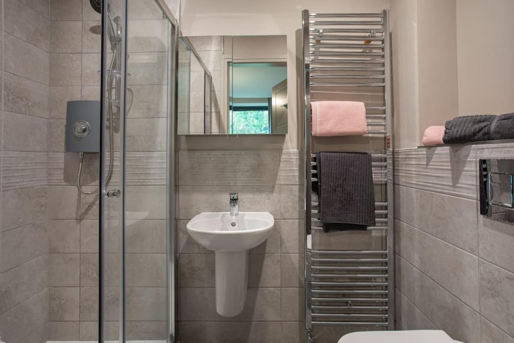 Stunning 2Br Next To The City Airport Bhd - Free Parking Belfast Eksteriør billede