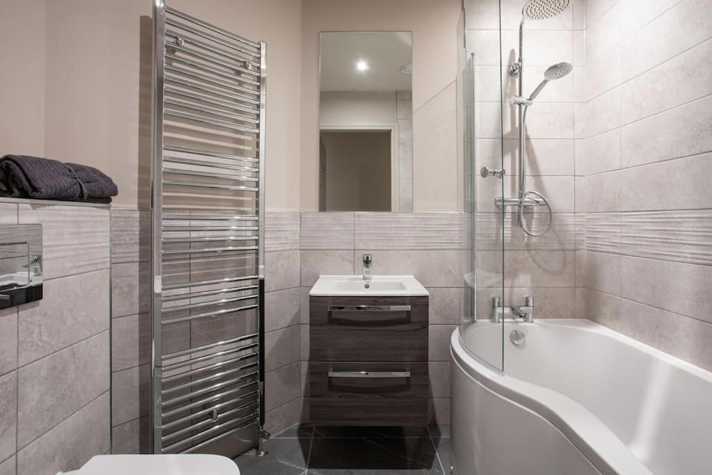 Stunning 2Br Next To The City Airport Bhd - Free Parking Belfast Eksteriør billede